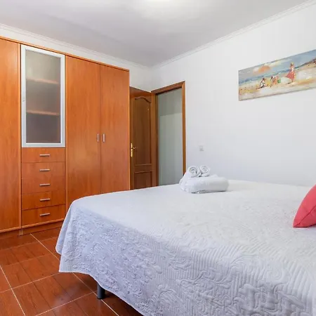 Awesome In With Internet And 2 Bedrooms *