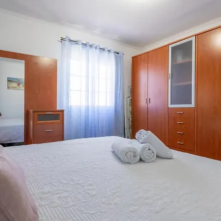 Awesome In With Internet And 2 Bedrooms *