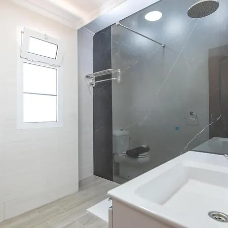 Apartmán Awesome In With Internet And 2 Bedrooms *